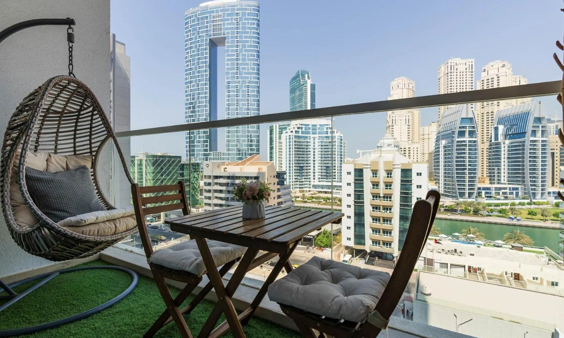 Beautiful Stylish Apartment With Marina Views Dubai United Arab Emirates