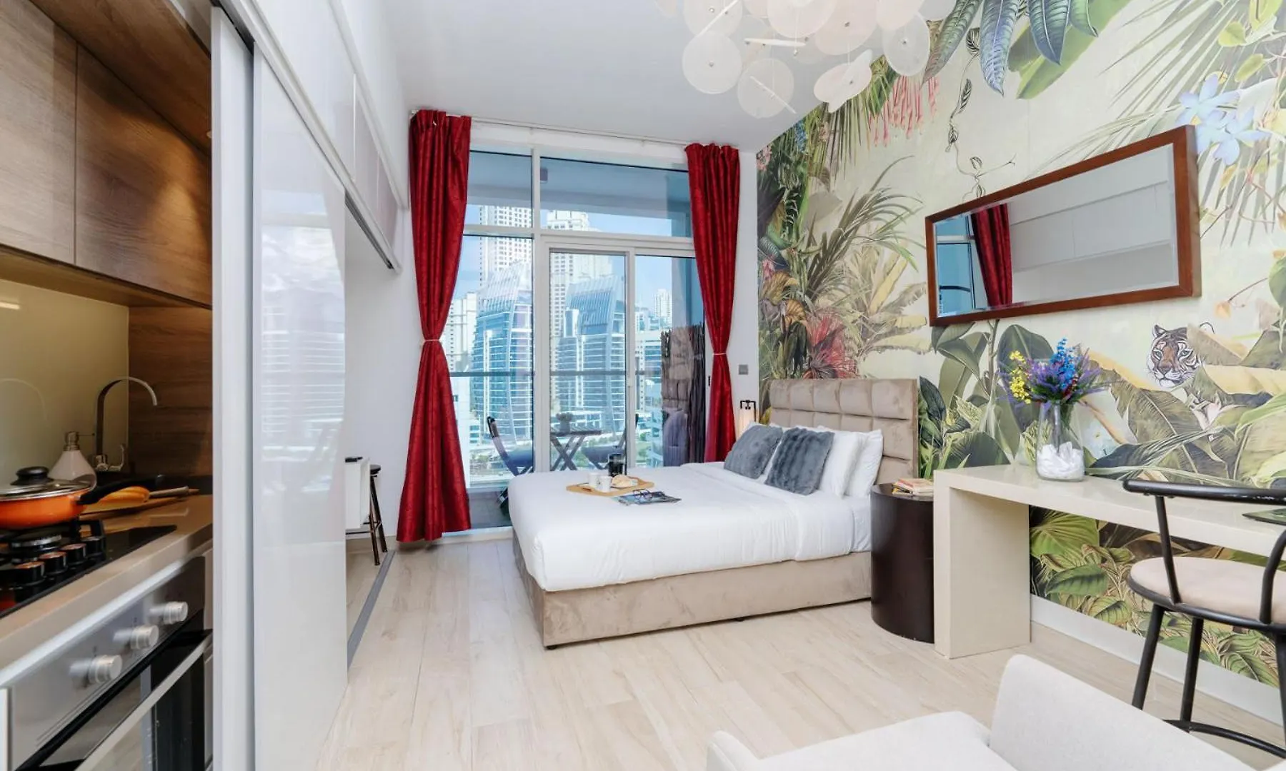Beautiful Stylish Apartment With Marina Views Dubai